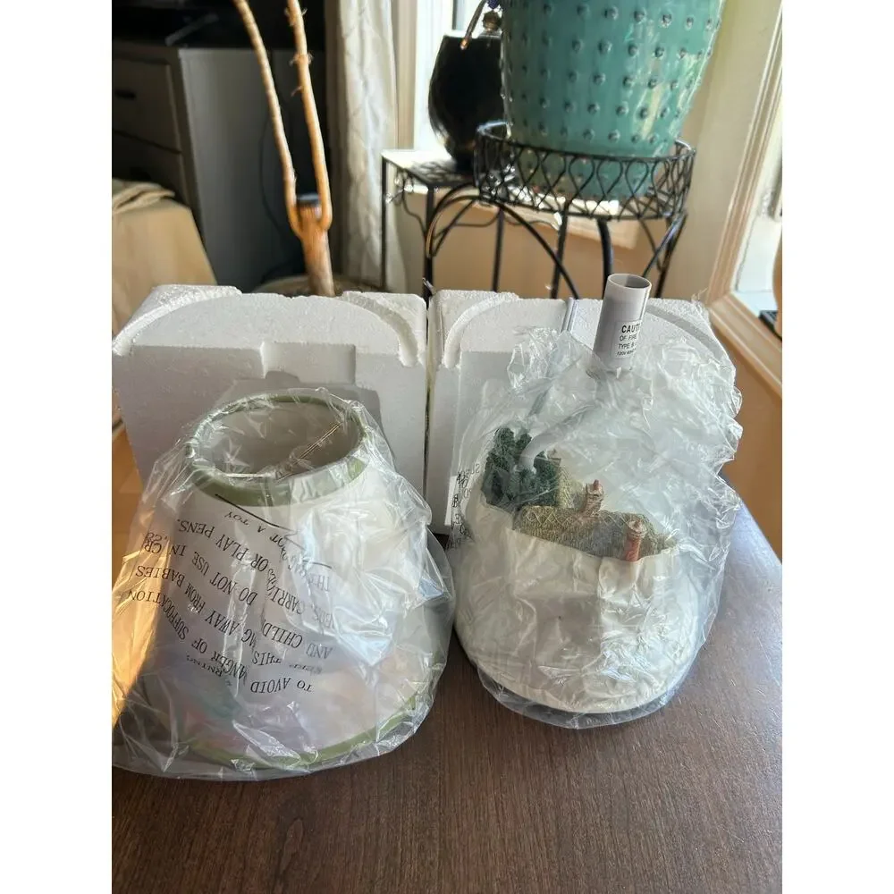 New Thomas Kinkade Everett's Cottage Table Lamp